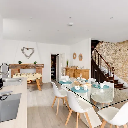 Maison Moderne, En Pierre Avec Terrasse Pour 6 *